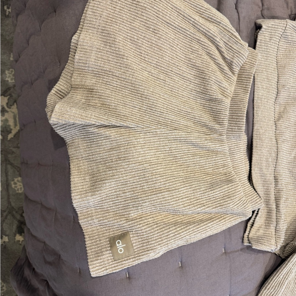 Alo Yoga Muse Sweatshirt and Shorts Set - Picture 5 of 5
